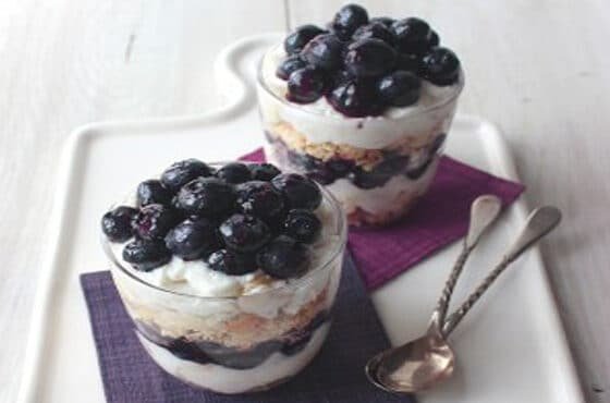 COMO PREPARAR PARFAIT DE QUESO RICOTTA Y BLUEBERRIES