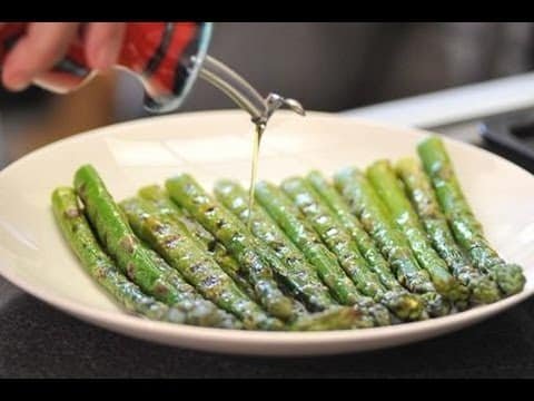 ENSALADA DE ESPáRRAGOS A LA PARRILLA