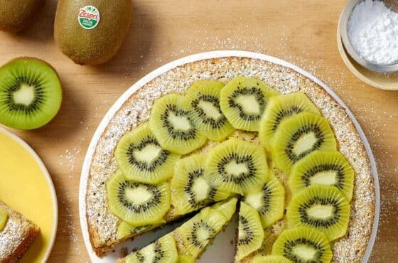 Bizcocho con kiwi Zespri Green, espolvoreado con azúcar