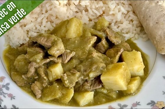 Bisteces con papas en salsa verde